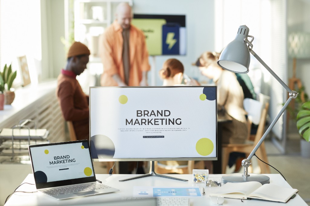 Branding επιχείρησης online: Logo, ταυτότητα και ιστοσελίδα που λειτουργούν μαζί